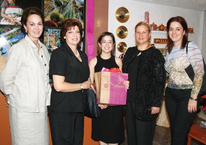  15 de septiembre de 2004

Yeye Romo, Olga Estrada, Martha Torres, Paty de Segura y Ana Mexen.