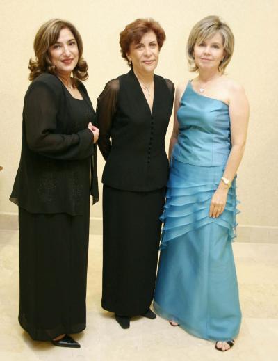 Angélica Rodríguez de Castro, chacha Maisterrena de García y Silvia Garza de Pérez.