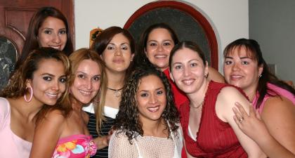  16 de septiembre de 2004

Silvana Reyes de Cisneros, en la fiesta de regalos que le ofrecieron sus amistades por el próximo nacimiento de su bebé.