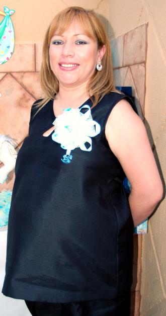  16 de Septiembre de 2004

Norma Leticia Figueroa de Barrón recibió numerosos obsequios, en su fiesta de canastilla.