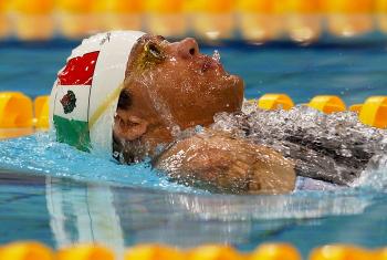 Con récords paralímpico y mundial ganó Juan Ignacio Reyes medalla de oro, segunda para México, en la prueba de los 50 metros dorso categoría S4 en el torneo de natación de los Juegos Paralímpicos Atenas 2004, al registrar 45 segundos y 73 centésimas. 

La llegada de esta medalla ya se sentía en el ambiente del equipo mexicano en la alberca del Complejo Olímpico de Atenas, por la superioridad mostrada durante la mañana por Reyes González en las pruebas de calificación.