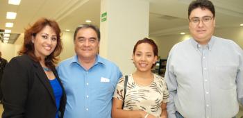 Antonio, Sandra e Israel recibieron a Michelle López, que llegó de Hungría.
