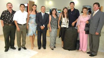 Aristóteles, Elena, Fernando, Elena, MAría de los Ángeles y Luis, captados en el aeropuerto local.