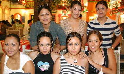 Sugey Zamorrón López, festejó su cumpleñaos acompañada de sus amigas Ely Flores, Patty Carrillo, Sheila Soto, Laura Burciaga, Ale Lomas y Rosario Barajas.