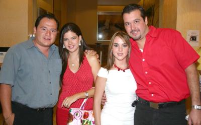 Carlos Manjarrez, Mariana de Manjarrez, Sofía de Marcos y Jorge Marcos (Fotografías de Julio Hernández).