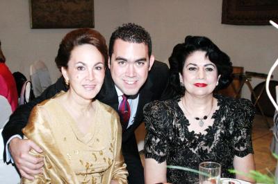  21 de septiembre de 2004

Yeye Romo, Íñigo Arzac y Gabriela Sáenz Herrera.