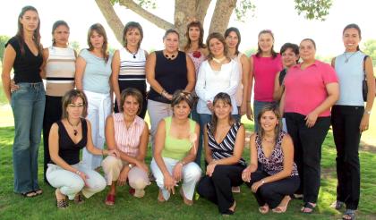  20 de septiembre de 2004

Integrantes del Club de Jardinería Mimosa.