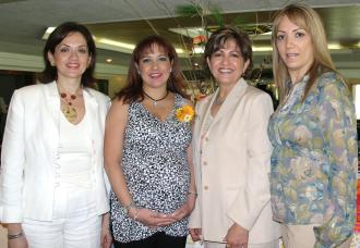  21 de Septiembre de 2004

 Claudia Cárdenas de Álvarez junto a las anfitrionas de su fiesta de regalos, las señoras Alicia Esquivel de Cárdenas, Yadira de González y Alicia Cárdenas de Torres.