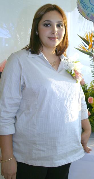 Elizabeth  Rivas de Arredondo captada en su fiesta de canastilla, organizada en días pasados.