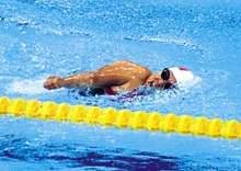 Se impuso José Arnulfo Castorena con récords mundial y paralímpico para ganar medalla de oro en la prueba de los 50 metros pecho categoría SB2, al registrar 56 segundos y 27 centésimas en los Juegos Paralímpicos Atenas 2004. 

Castorena Vélez, quien nació el 27 de mayo de 1978 en Guadalajara, Jalisco, diseñó una estrategia inteligente al competir en la sesión de la mañana sólo para calificar y reservar fuerzas y espíritu para en la tarde disputar la final.

Antes había conquistado la medalla de bronce en los 50 metros mariposa categoría S4 en la natación de los Juegos Paralímpicos Atenas 2004, al cubrir la distancia en 53.01 segundos, mientras su compatriota Juan Ignacio Reyes fue descalificado.