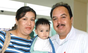 J 23 de Septiembre de 2004 

osé, Iván y Lupita Luévanos viajaron con destino a Veracruz.