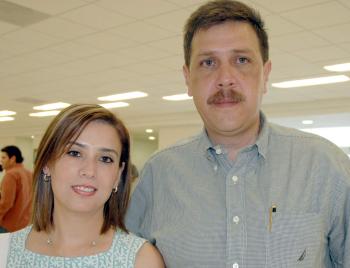 Fernanado Balandrano Pinal y Bety de  Balandrano viajaron a Cancún.