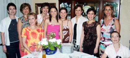 Ana Sofía Soltero Meléndez disfrutó de una despedida de soltera acompañada por un grupo de amistades y familiares que la felicitaron por su próxima boda.
