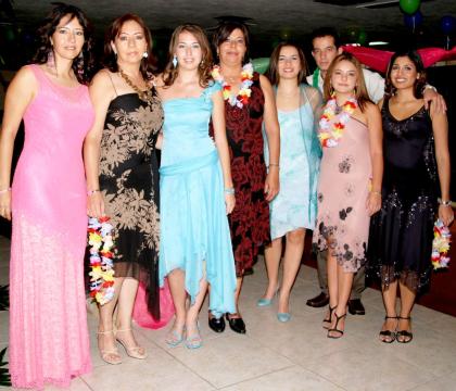  24 de septiembre de 2004

Susy de Dingler, Martha Rivera, Stefanía Dingler,Silvia de Gallegos, Ale Clement, Julio Gallegos, Susy Alfaro y Érika López, en pasado festejo.