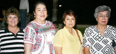 Quechu de Álvarez, Marisa de Ibarra, MArtha de Rosales y Rebeca de Nahoul, estuvieron presentes en la noche campestre.