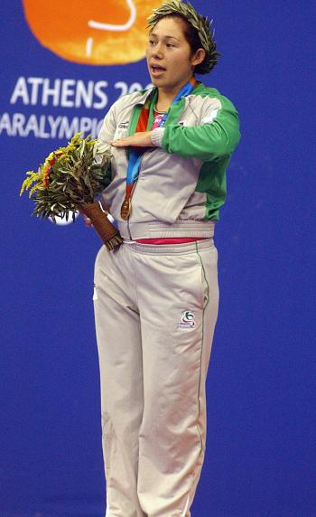 La nadadora Doramitzi González ganó la medalla de oro número 12 para México en los Juegos Paralímpicos Atenas 2004, al triunfar en los 400 metros libres categoría S6, con récords mundial y paralímpico de 5:49.18 minutos.