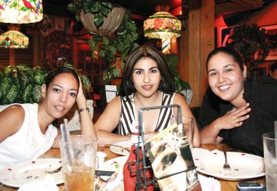 Ernestina Muñoz,, Mireya Cervantes y Rossana de Merjil