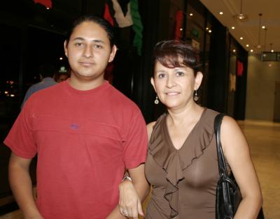 Miguel Ayala y Mercedes Morales