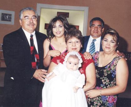 D-Arribaron de la ciudad de San Antonio, Texas, los señores Bruno García y Edilia de García para llevar a la pila bautismal de la pequeña Renata Avelar Álvarez el sábado  18 de septiembre en la capilla del Centro Saulo.