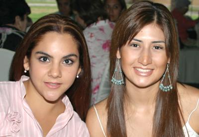 Patricia Aristegui y Laura Gómez.