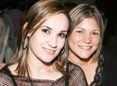 Marcela Marrero y Cristy de Marmolejo.