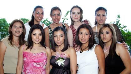 Alejandra Artea, Mara Aspland, Brenda Estrello, Natalia Chavarría, Claudia Rodríguez de Estrello, Gabriela Aguilar, Adriana Chavarría y Cristina Collazo acompañaron a Alejandra en su festejo.
