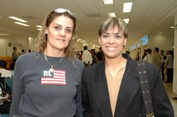  27 de septiembre de 2004 

Aída Villarreal y Beatriz de los Cobos llegaron procedentes del DF.