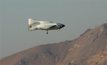 La nave SpaceShipOne aterrizó con éxito en el aeropuerto californiano de Mojave, en el sur de California, tras haber ascendido unos 100 kilómetros hasta los confines de la atmósfera, con lo que consiguió el premio Ansari X.