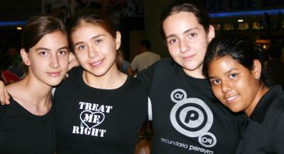 Francis Alva, Leslie Enríquez, Paola Urbina y  Ana Juárez.