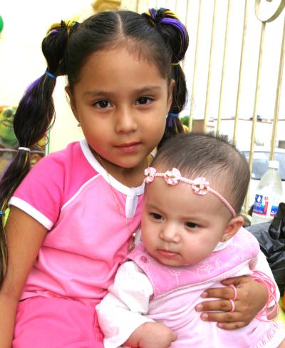 Danna Dibenhi Romero López y Hannia Sofía Romero González.