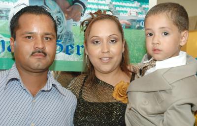  04 de octubre de 2004

Johan Gerardo Dávila Reyna cumplió tres añlos de vida y sus papás, Gerardo Dávila Rodríguez y Rosa Elena Reyna de Dávila lo festejaron con una agradable fiesta