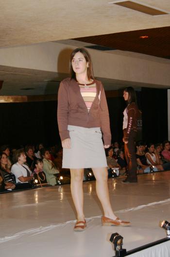 Las nuevas tendencias para este Otoño-Invierno 2004 fueron presentadas en una tarde de moda y belleza por la compañía Comercial Cimaco.