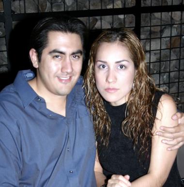 Adomar Ramírez M. y Azucena Hernández R., en pasado acontecimiento social.