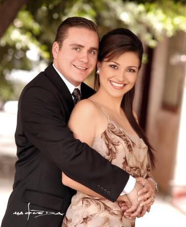 Lic. Jorge Luis de Anda Miranda y Srtta. Silvia Denice Leal Romo efectuaron su presentación religiosa, en la parroquia de Nuestra Señora de la Virgen de la Encarnación y contrajeron matrimonio civil el viernes 24 de septiembre.
