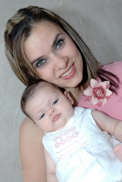 Martha Dávila junto a su sobrina Daniela Ramírez, en reciente festejo.