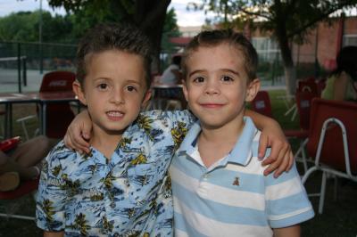  12 de octubre de 2004

Diego Anaya Aguirre el día de su fiesta de cumpleaños acompañado por Emiliano de la Garza