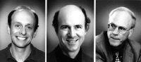 Los estadounidenses David J. Gross H. (Centro) David Politzer (Izq.) y Frank Wilczeck (Der.) ganaron el Premio Nobel de Física por sus investigaciones sobre las fuerzas que unen partículas dentro de los núcleos atómicos.