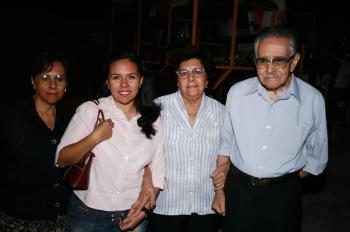 Francisco Vázquez, Emma de Vázquez, Emma de Vázquez, Susana Muñiz y Guadalupe Vázquez.