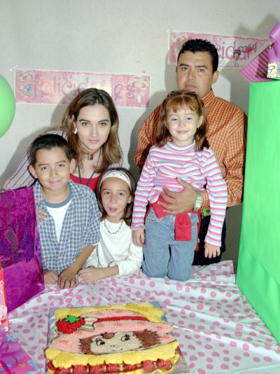 Andrea y MArifer Quirarte Romo celebraron cinco y ocho años de vida, respectivamente, y sus papás, Armando Quirarte y Mayela Romo de quirarte, y su hermanito Pepe las festejaron con  un grato convivio.