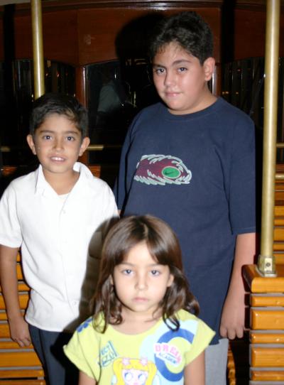 Michelle Ramos, Miguel Ramos y Yair Herrera.