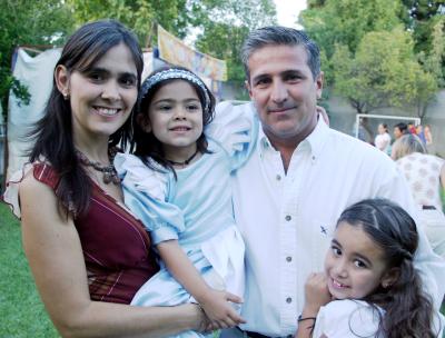 Biby Suárez de Barrera y Ricardo Barrera Flores le organizaron una divertida fiesta a su hija Valentina Barrera Suárez