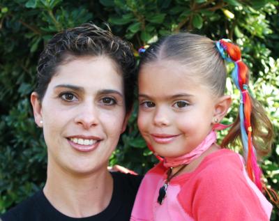  20 de octubre de 2004

Olga de Díaz de Flores con su pequeña Ana Paula Dïaz Flores