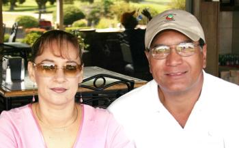  20 de octubre de 2004

Rosa Delia de Wong y Juan Alberto Wong