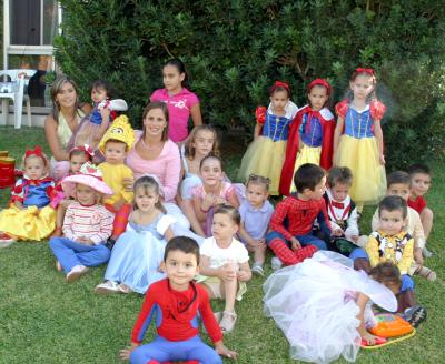 Ángela Fernández y sus amiguitos.