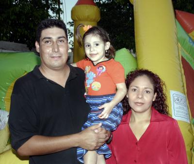 Sofía Alesandra Betancourt Rangel fue festejada por sus tres años, con un convivio organizado por sus padres, Miguel y Verónica Betancourt.