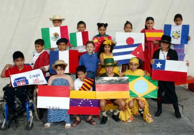 Los alumnos  del colegio San Roberto de Gómez Palacio, se unieron a la celebración