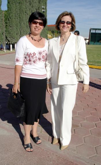 Bertha de Martínez y Ana Mary de Fernández