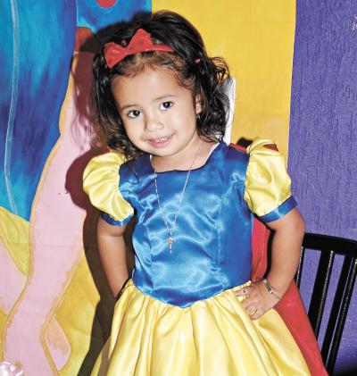 Fernanada Yamilet Adriano Ruiz en la fiesta que le ofrecieron sus papás, Edgar Adriano Rodríguez y Sandra Gabriela Ruiz.