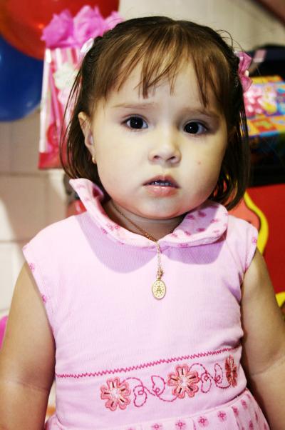 Huguette Prado Valenzuela cumplió dos años de vida y sus papás la festejarón con un divertido convivio infantil.