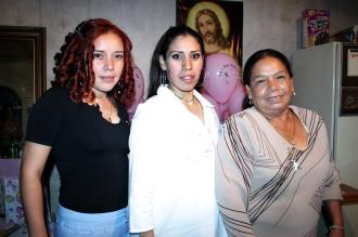  01 de noviembre de 2004

María Luisa Pineda Ríos disfrutó de una fiesta de canastilla, que le organizó un  grupo de familiares y amistades